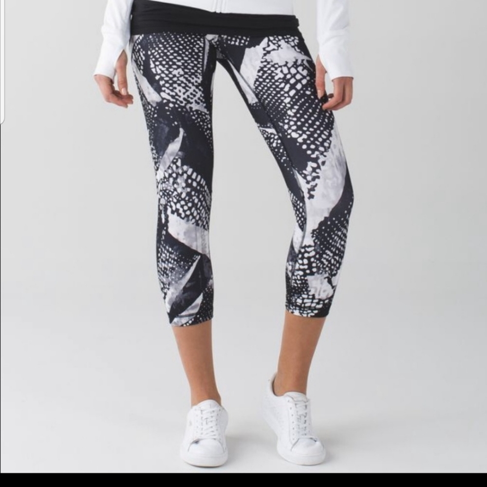Lululemon capri pant size 4